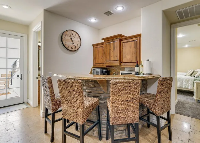 3 Mi To Dtwn Gilbert! W/ Shared Poolside Oasis Apartment