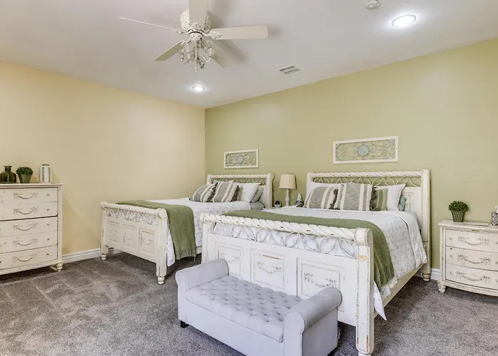 Apartment 3 Mi To Dtwn Gilbert! W/ Shared Poolside Oasis *
