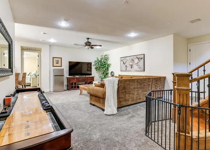 Apartment 3 Mi To Dtwn Gilbert! W/ Shared Poolside Oasis *