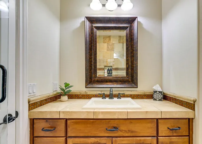 Apartment 3 Mi To Dtwn Gilbert! W/ Shared Poolside Oasis Gilbert