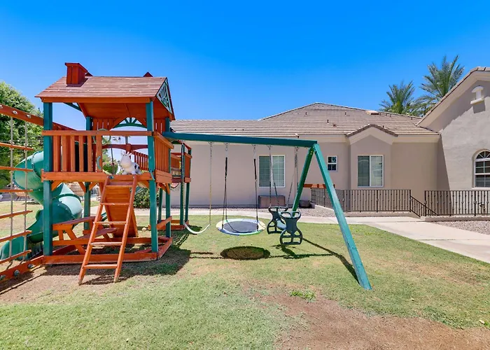 Apartment 3 Mi To Dtwn Gilbert! W/ Shared Poolside Oasis