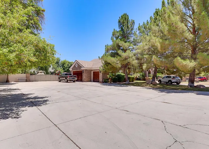 Apartment 3 Mi To Dtwn Gilbert! W/ Shared Poolside Oasis *